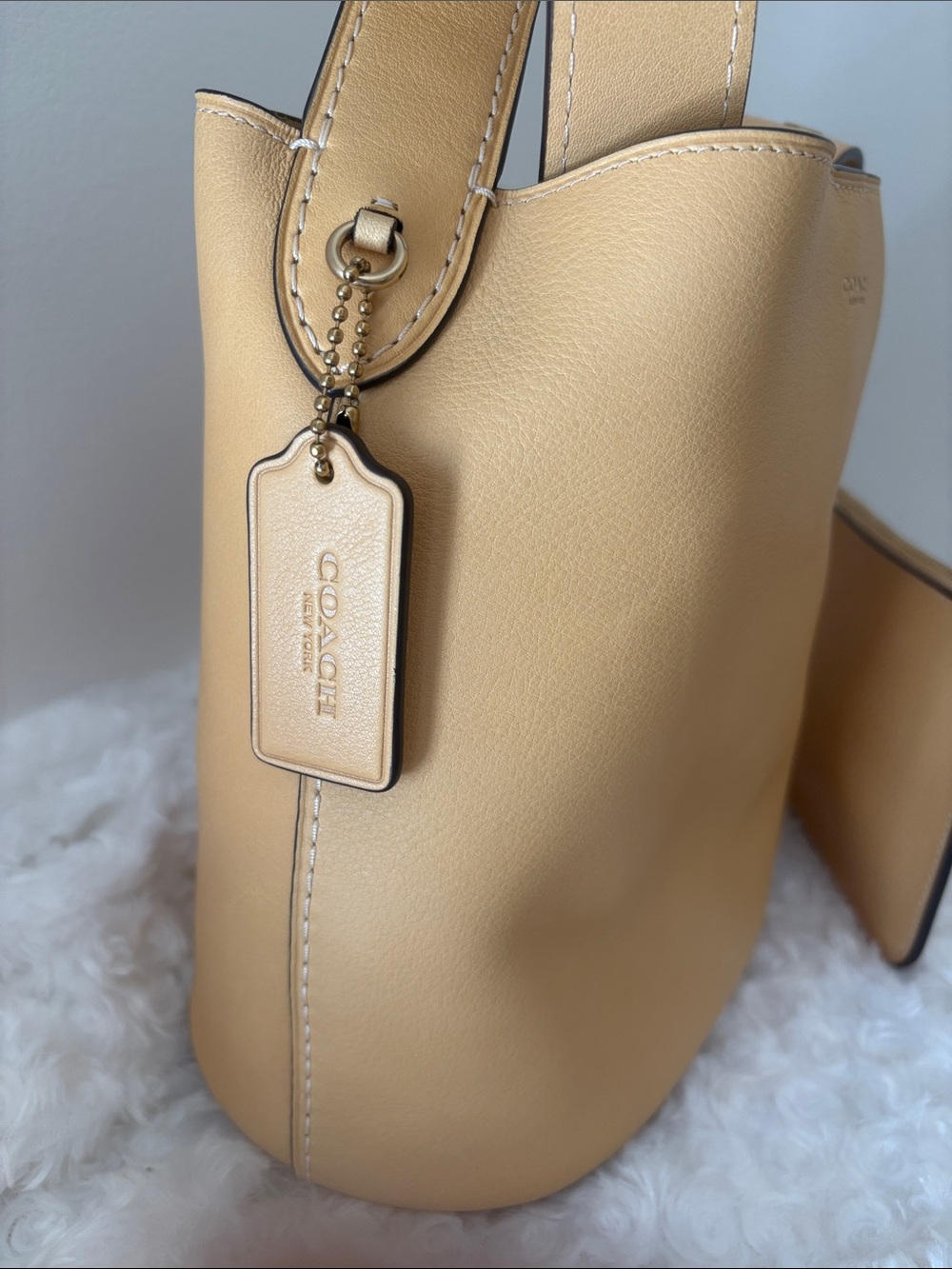 Coach Bleecker Bucket’s Shoulder Bag with Removable Pouch - Picture 2 of 15